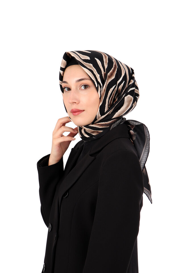 وشاح حريري مائل بنقشة حمار وحشي من سمك السلمون 