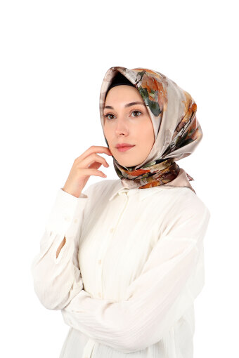 وشاح حرير سورا بنقشة المنك والكاميليا 