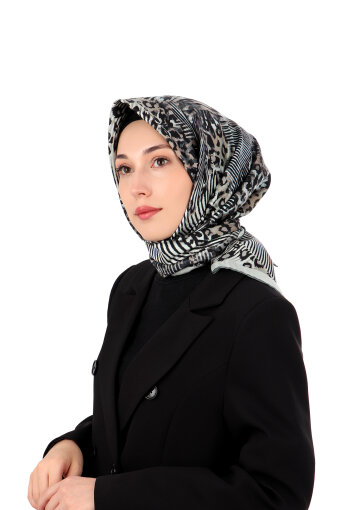 وشاح حريري مائل بنقشة جلد الحمار الوحشي باللون الأخضر المائي 