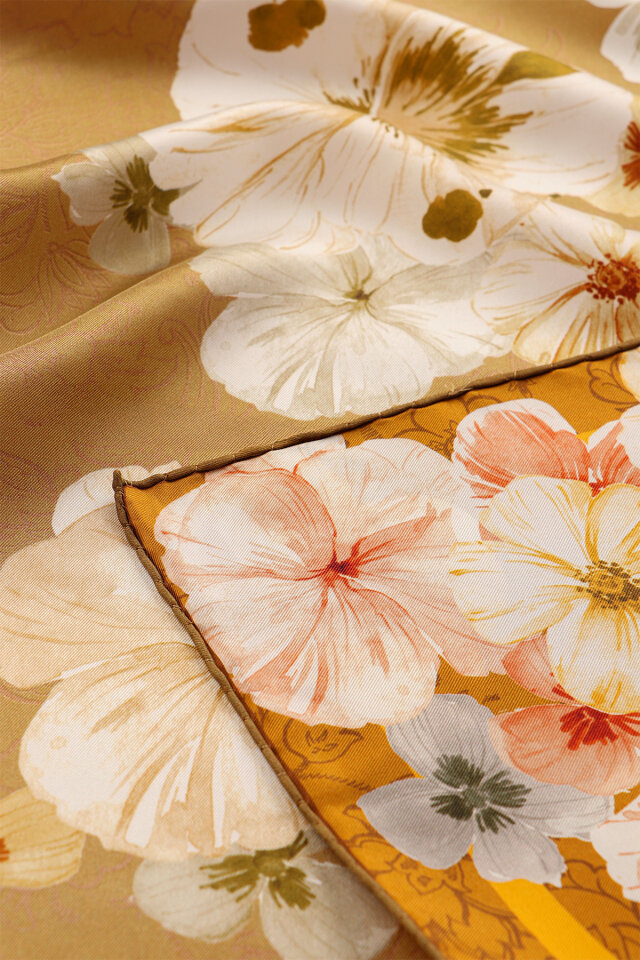 وشاح حريري مزدوج الجوانب بنقشة زهرة الخردل والخشخاش - 2