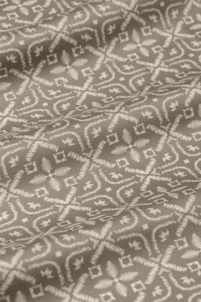 وشاح حريري منقوش بنقشة حلم الحجر الداكن - 4