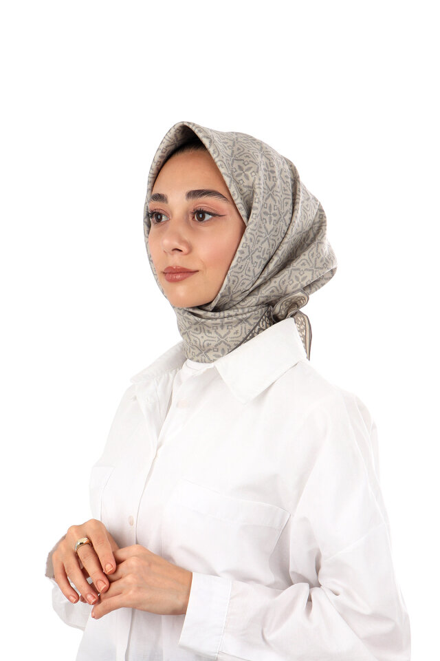 وشاح حريري منقوش بنقشة ستون دريم 