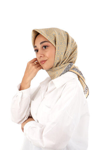 وشاح حريري مائل بنمط حلم ذهبي 