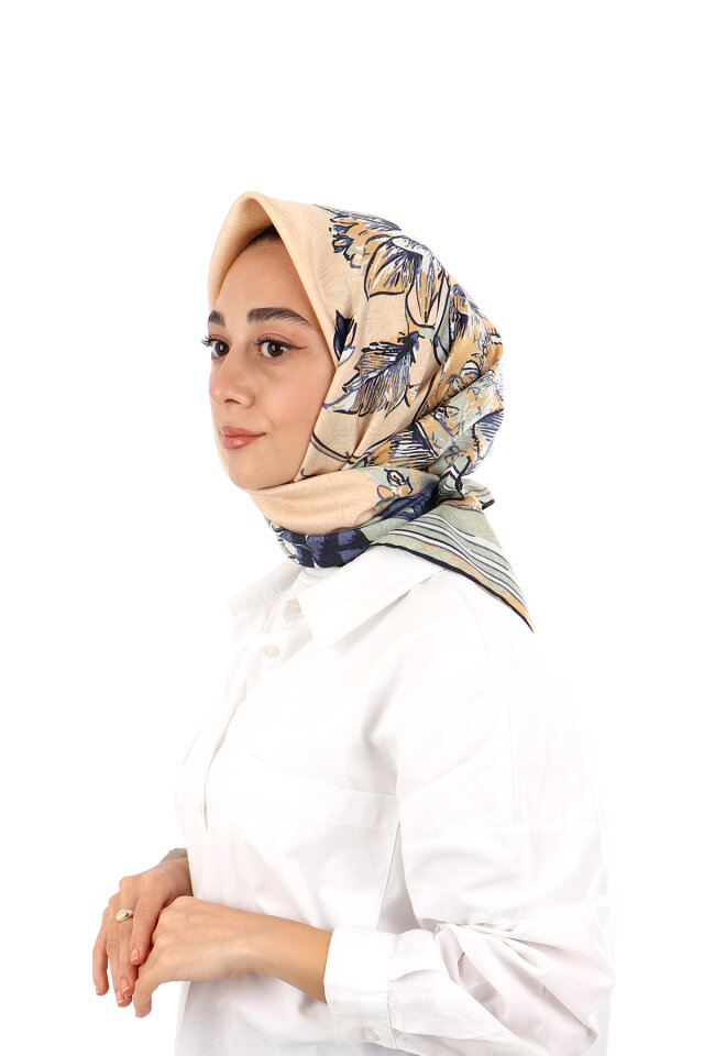 وشاح حريري مائل بنقشة البحر الذهبي 