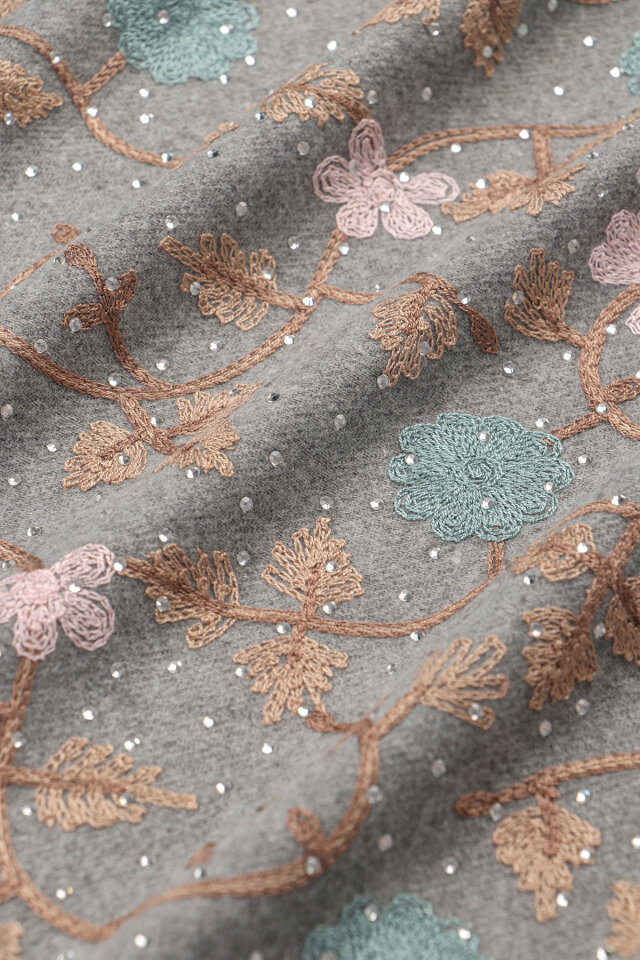 شال شتوي مطرز بحجر فضي - 4