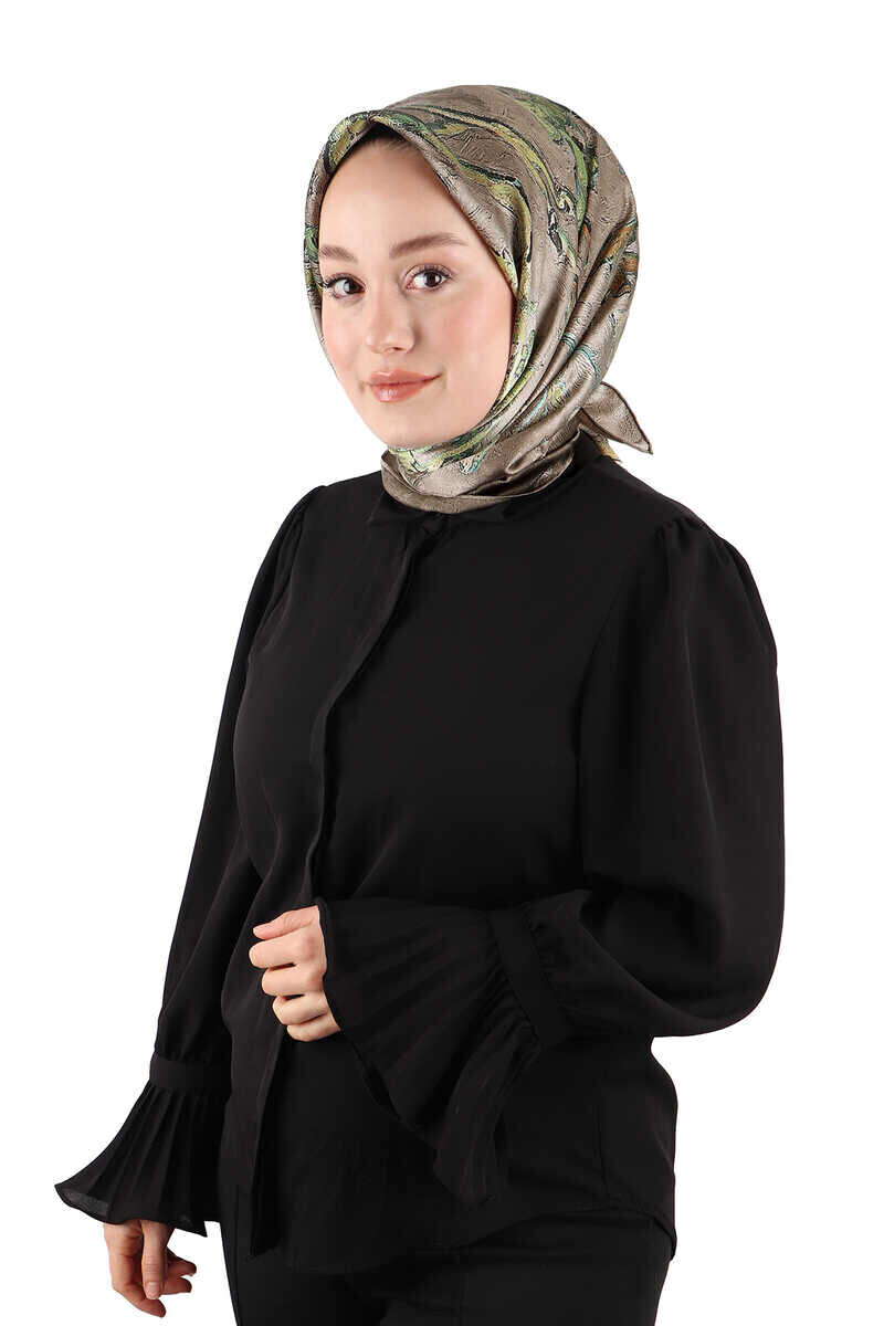 Desenli İpek Eşarplar ile Tarzınıza Sanatsal Bir Dokunuş Katın