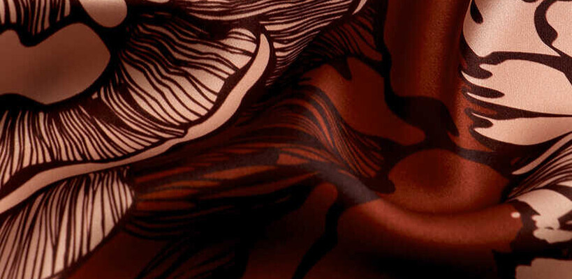 Sura İpek Eşarp ile Klasik Zarafeti Yeniden Yorumlayın