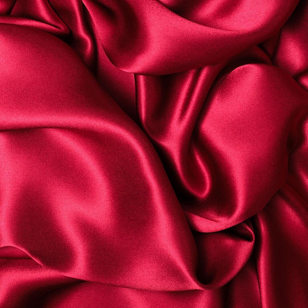 İpek Zarafeti: İpek Kumaşın Özellikleri, Kullanım Alanları ve Bursa İpek Ürünleri