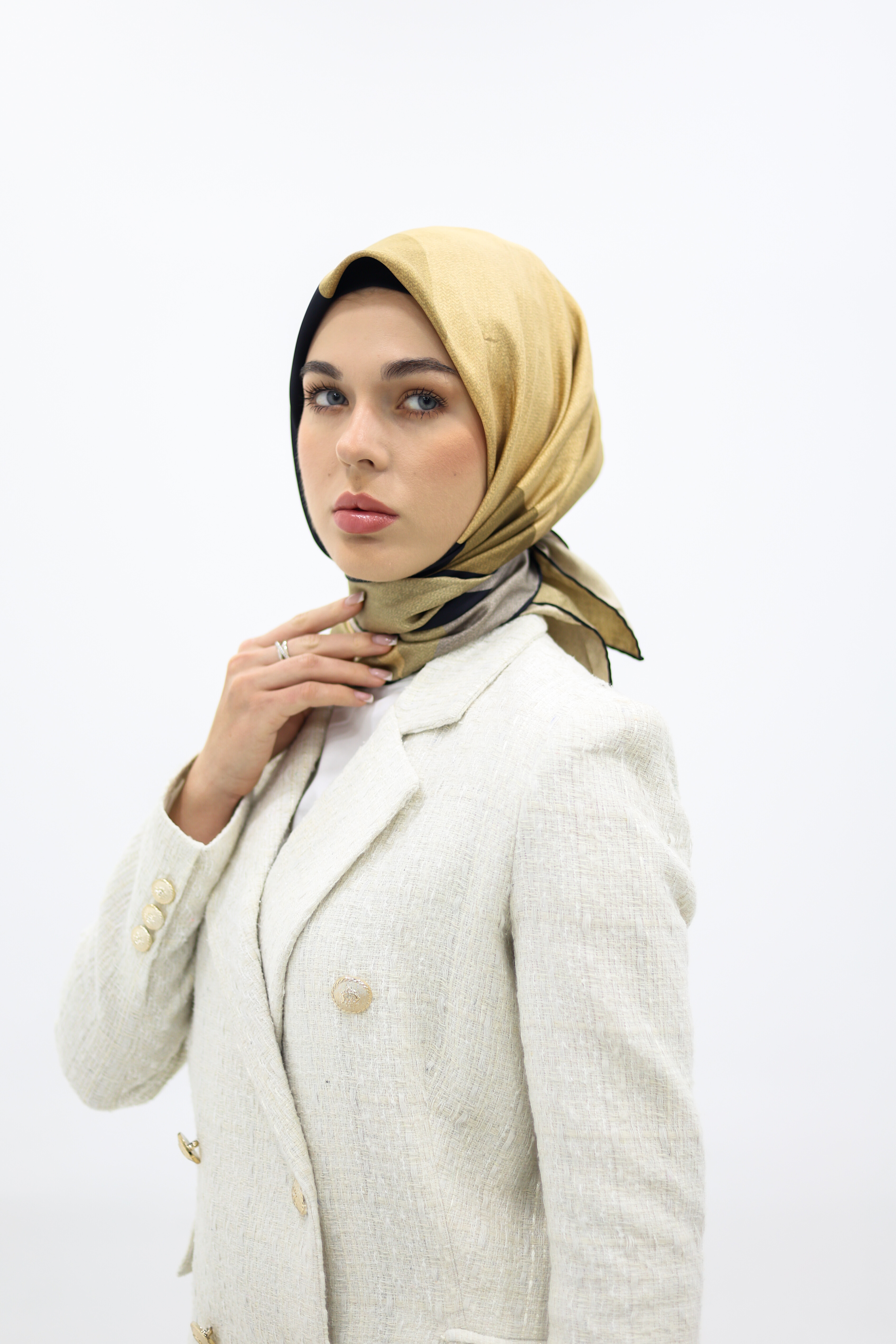 2026 Aksesuar Trendleri: İpek Şal & Eşarp ile Uyumlu Stil