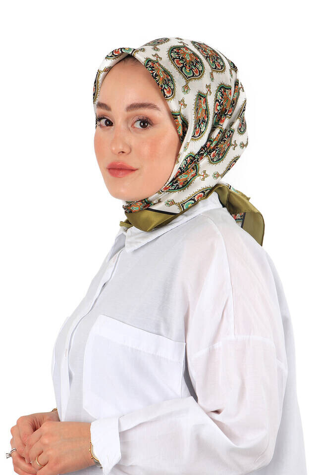 Eşarp Tarihçesi: Gelenekten Modaya Uzanan Yolculuk