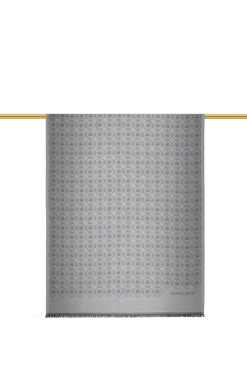 Jakarlı İpek Şal: Kaliteli Şıklığın Zamansız Temsilcisi