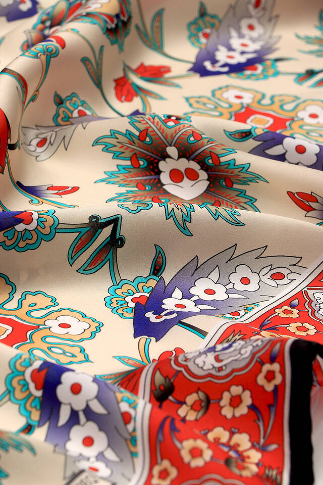 Black Red Efes Pattern Silk Square Scarf - 3