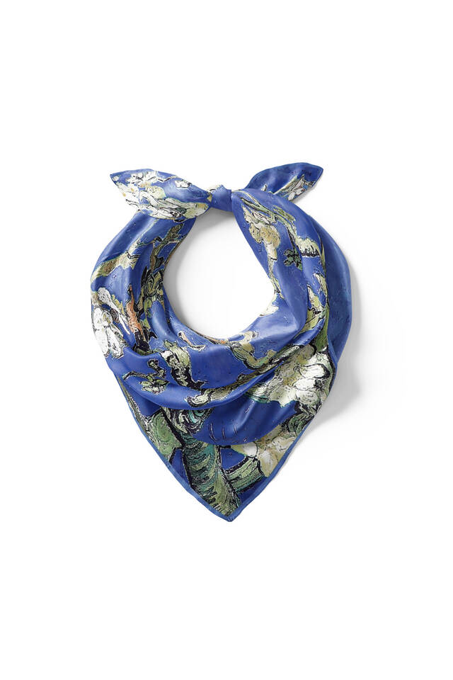 Blue Almond Blossom Pattern Silky Pocket Square - 2