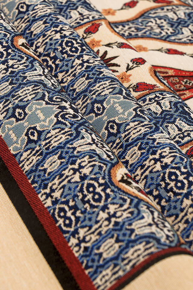 Blue Tulip Pattern Tapestry Prayer Rug - 2