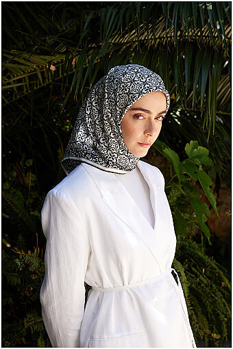 Cream Dream Pattern Twill Silk Scarf 