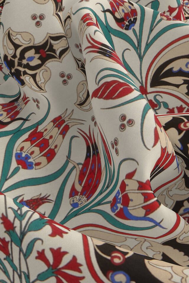 Ecru Black Carnation Tulip Pattern Silk Pocket Square - 3