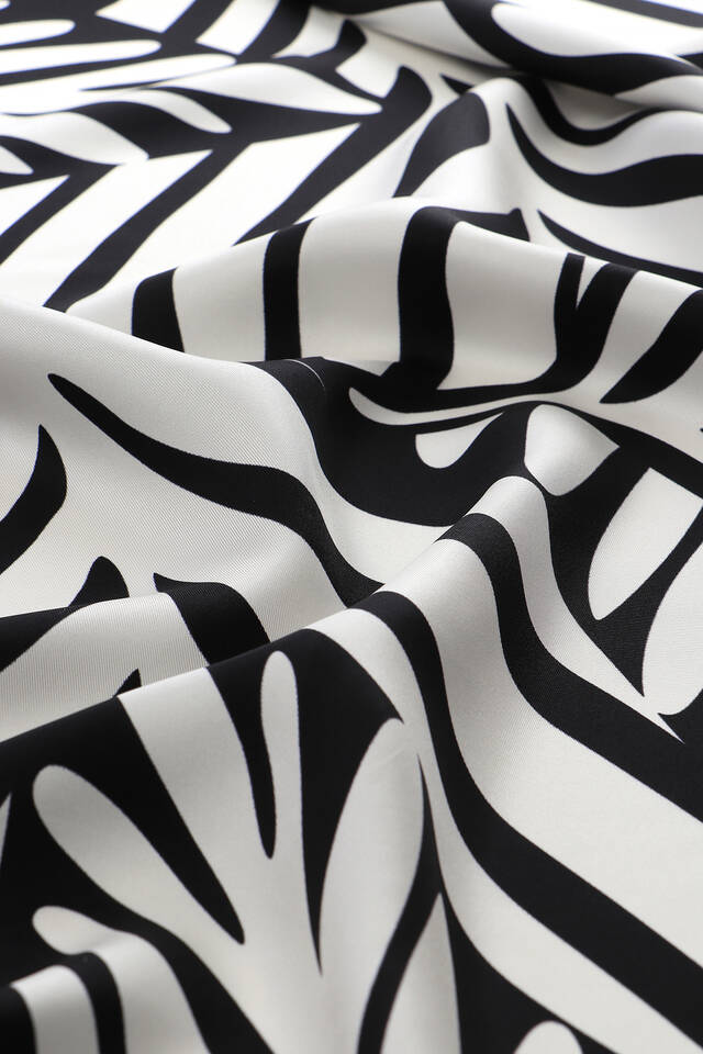 Siyah Ekin Desen Twill İpek Şal - 5