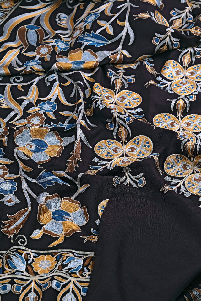 Siyah Full İşlemeli Suzani Yün Şal - 3