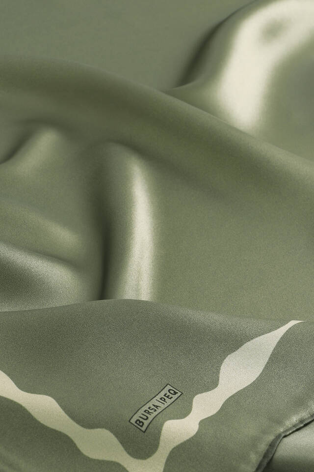 Green Edge Juicy Wave Silk Square Scarf - 3