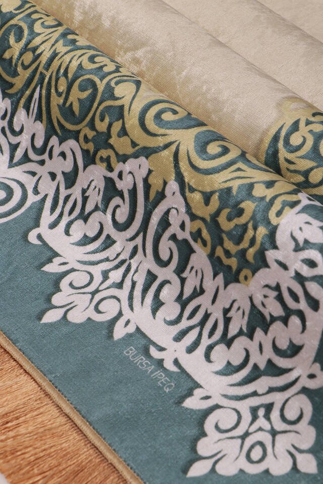 Green Velvet Carpet Prayer Rug - 2