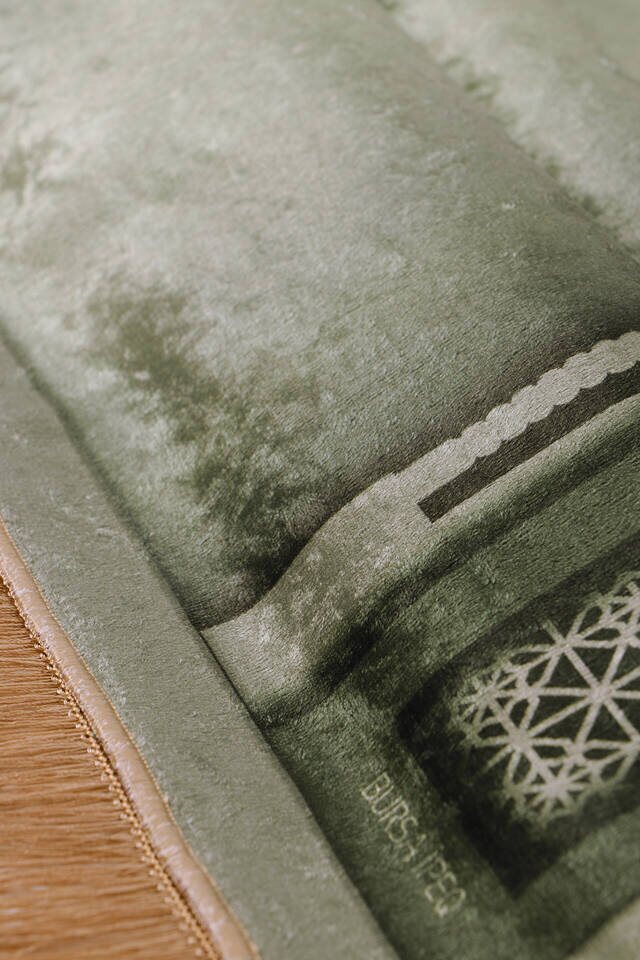 Green Velvet Carpet Prayer Rug - 2