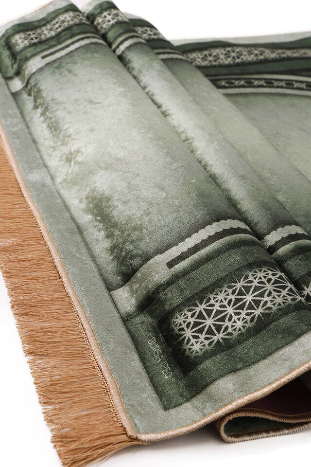 Green Velvet Carpet Prayer Rug - 3