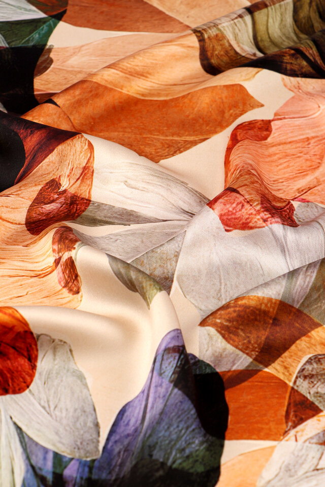 Soft Beige Harmony Pattern Sura Silk Scarf - 4