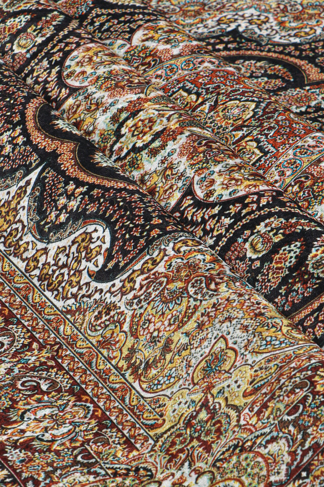 Siyah Kadife Halı Seccade - 2