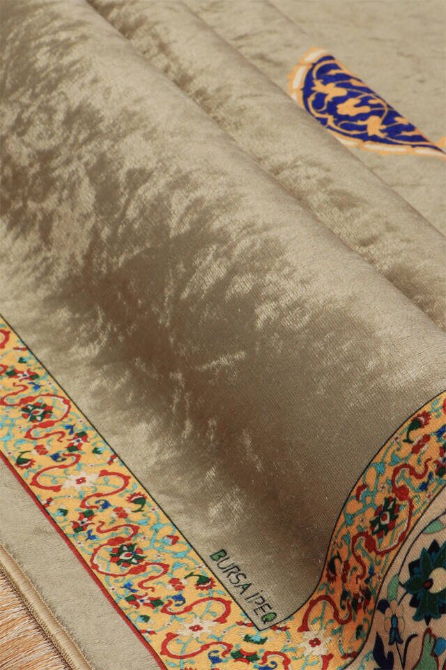 Bej Kadife Halı Seccade - 2