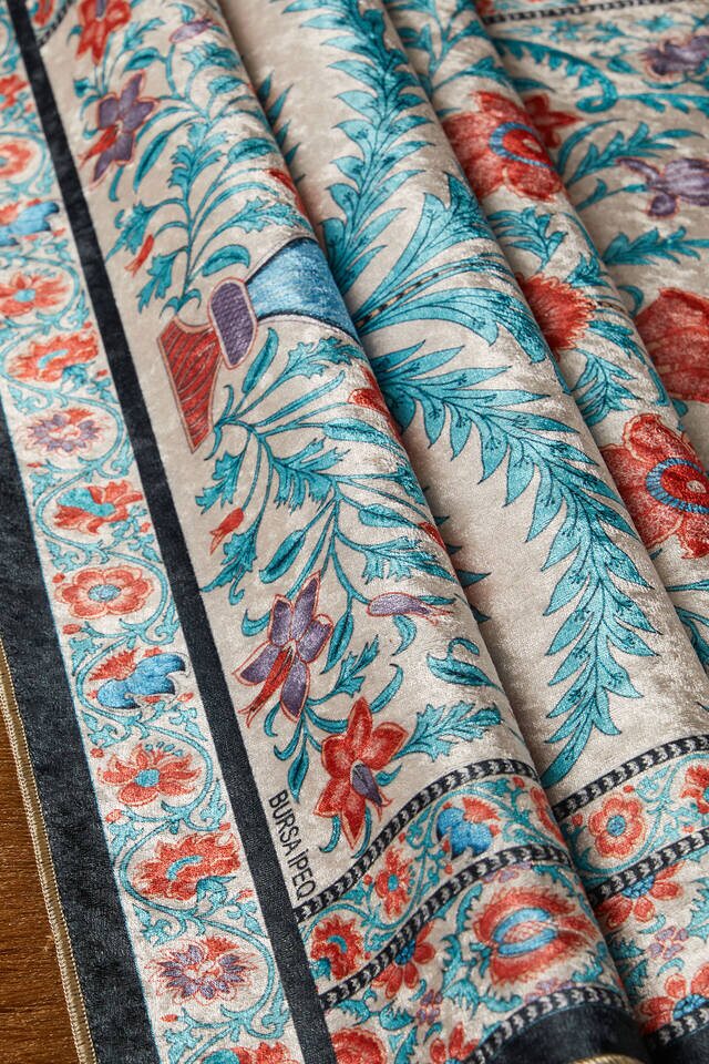 Ekru Kadife Halı Seccade - 2