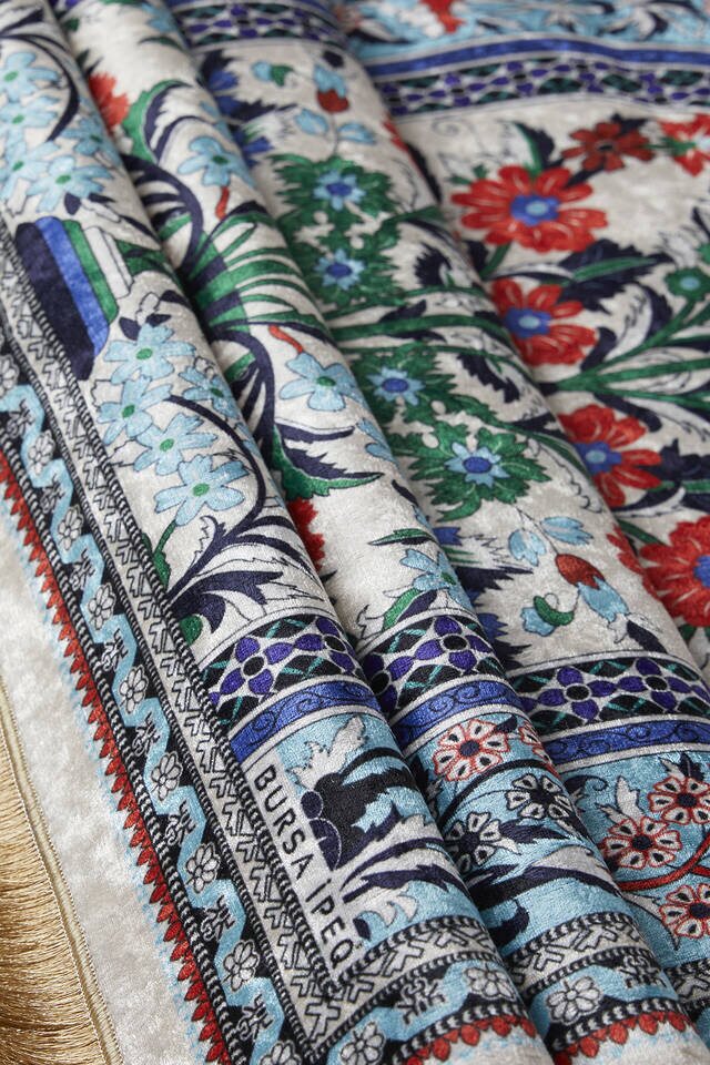 Ekru Kadife Halı Seccade - 2