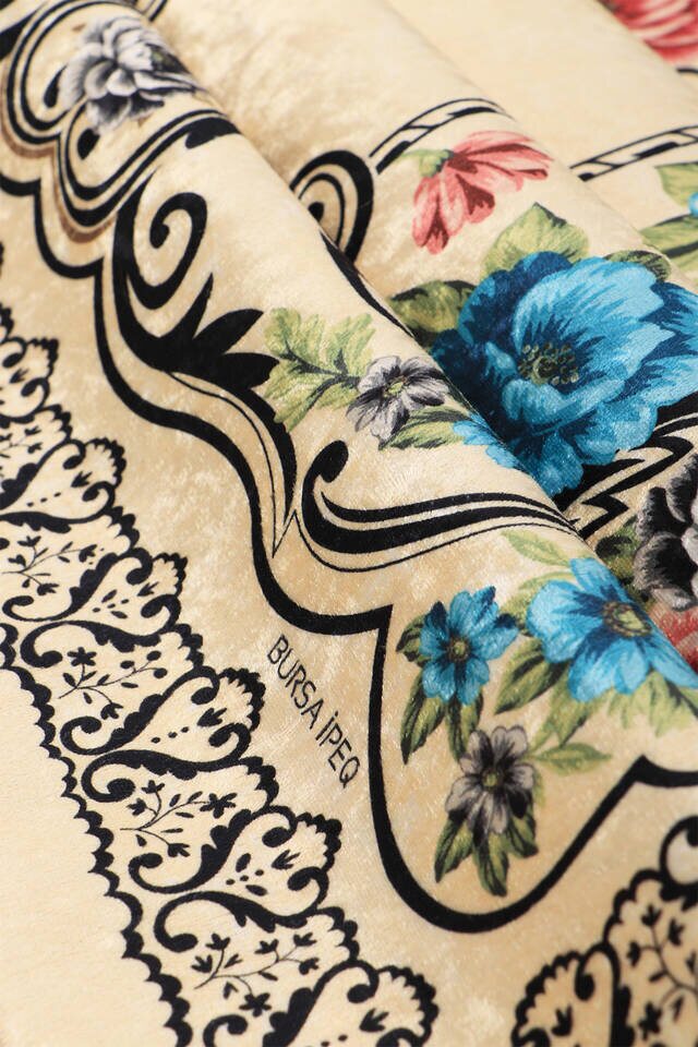 Krem Kadife Halı Seccade - 2