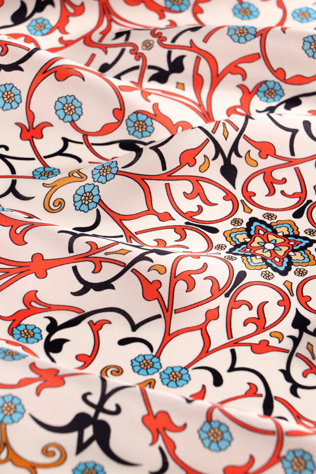 Red Ivy Pattern Sura Silk Scarf - 4