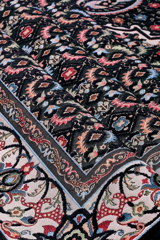 Siyah Şal Desen Kabartmalı Özel Dokuma Seccade - 2