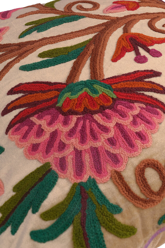 Bej İşlemeli Kadife Kırlent - 2