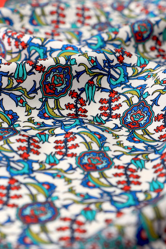 Kırmızı Sarmaşık Lale Desen İpeksi Mendil - 3