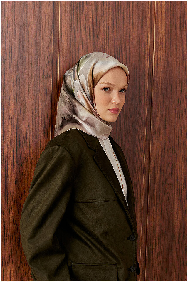 وشاح حريري بنمط الباستيل المسحوق 