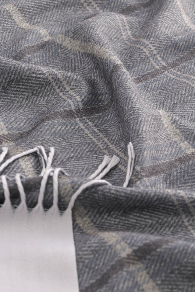 Gray Plaid Pattern Winter Shawl - 3