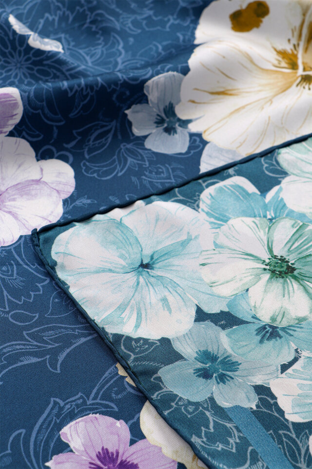 Indigo Poppy Pattern Double-Sided Twill Silk Scarf - 2