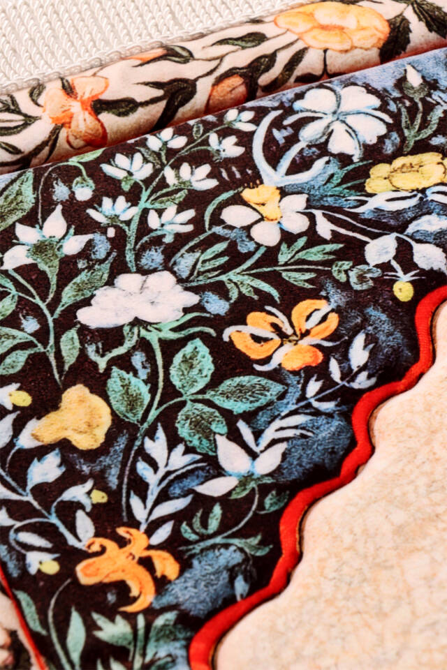 Black Quilted Sponge Prayer Rug - 3