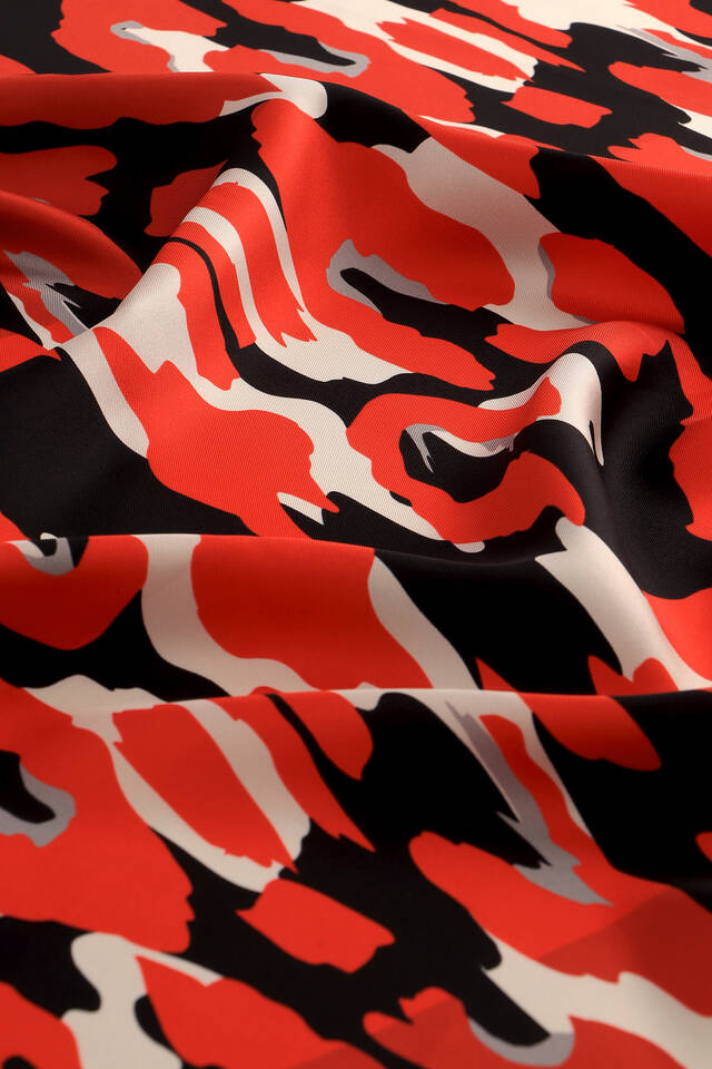 Red Sare Pattern Twill Silk Square Scarf - 3