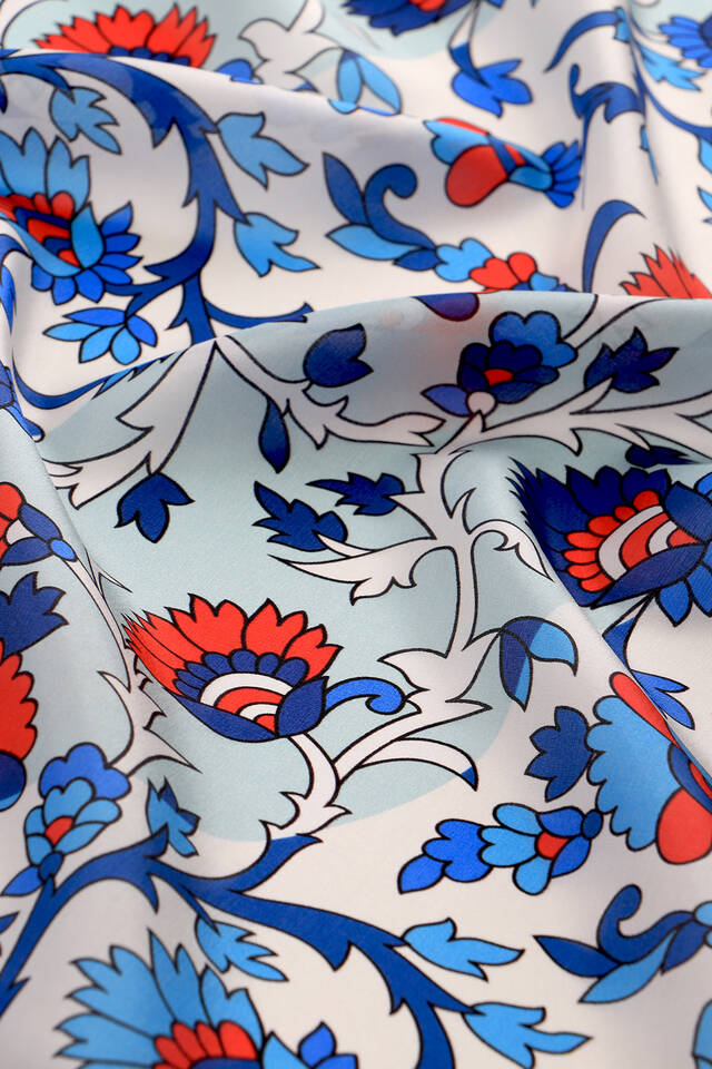 Red Shawl Pattern Voile Silk Square Scarf - 3