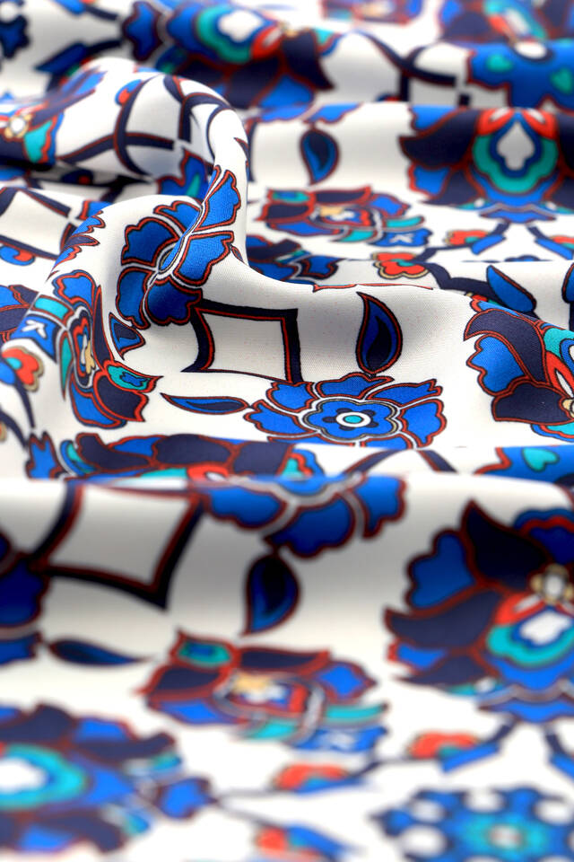 Saks Motif Pattern Silky Pocket Square - 3