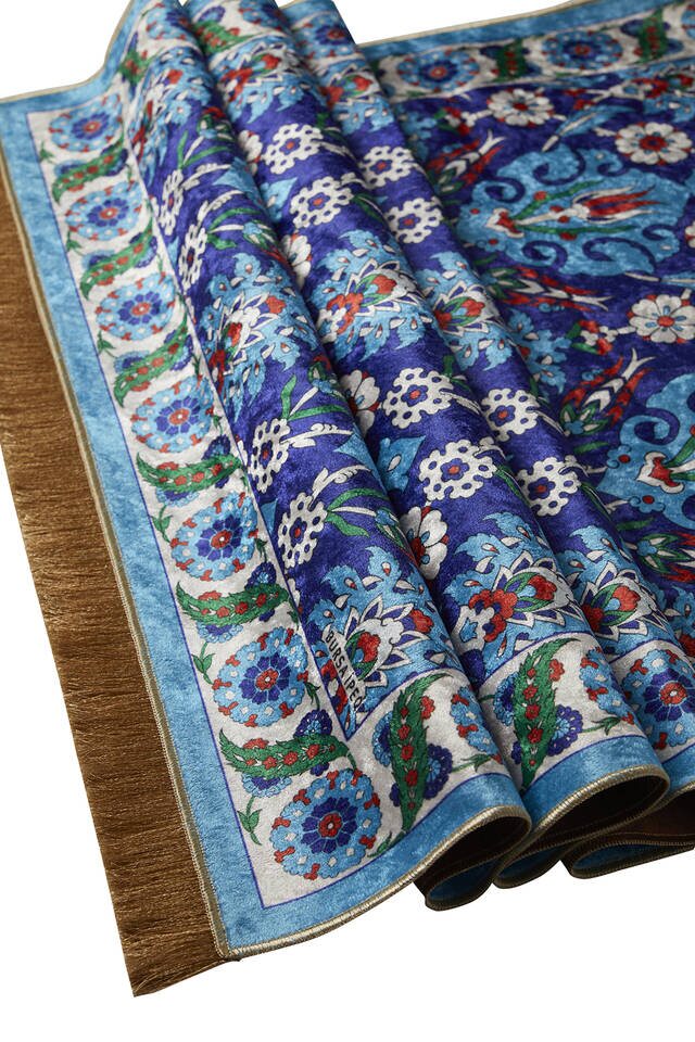 Saks Velvet Carpet Prayer Rug - 3