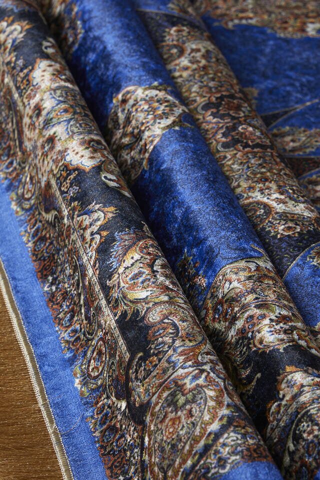 Saks Velvet Carpet Prayer Rug - 2