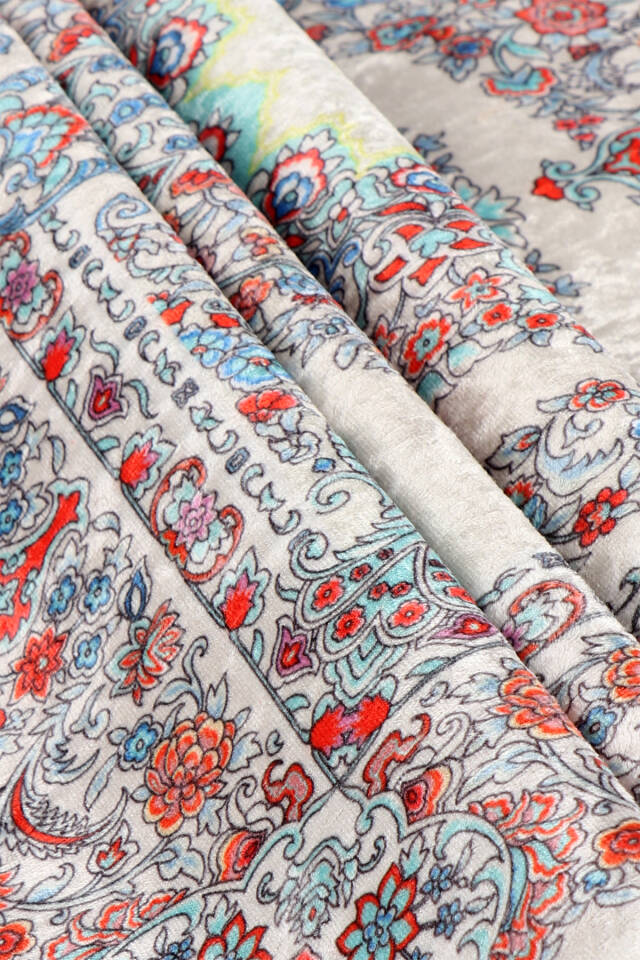 Ecru Velvet Carpet Prayer Rug - 2