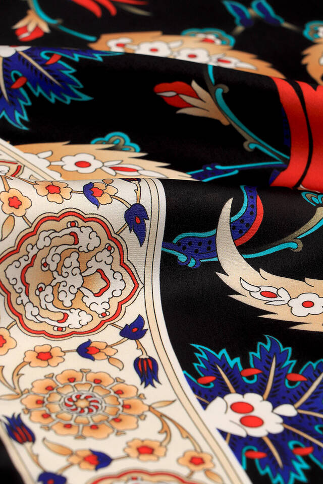 Siyah Ekru Efes Desen İpek Eşarp - 3