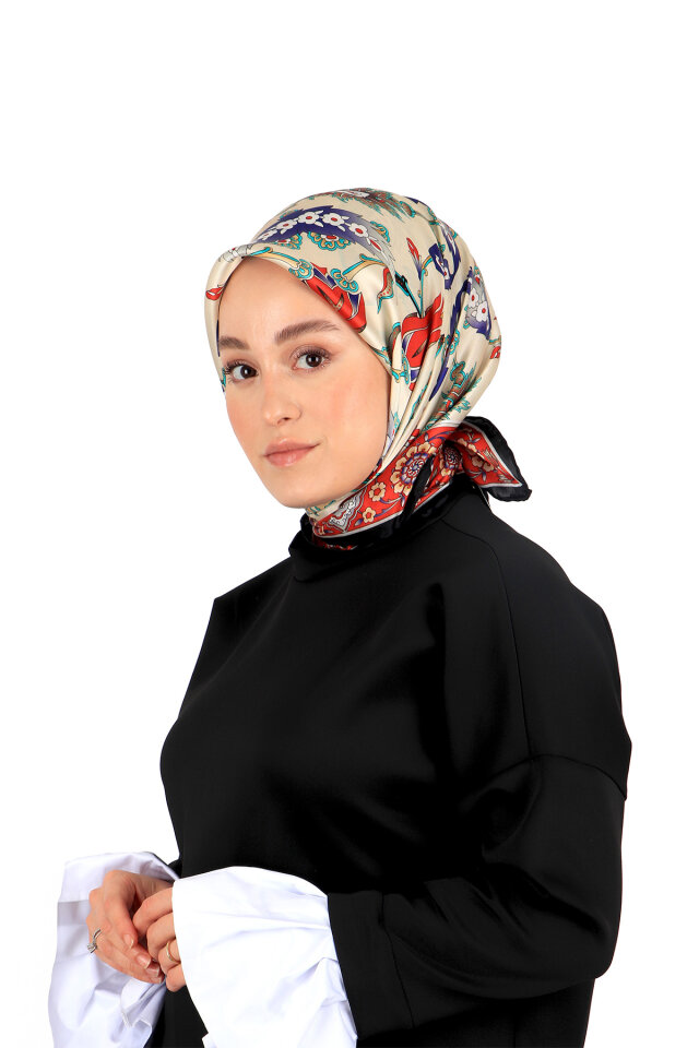 Siyah Kırmızı Efes Desen İpek Eşarp 