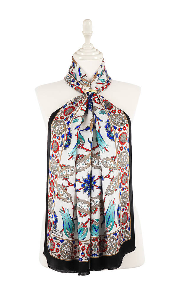 فولارد حريري بنمط Efes كريمي أسود 