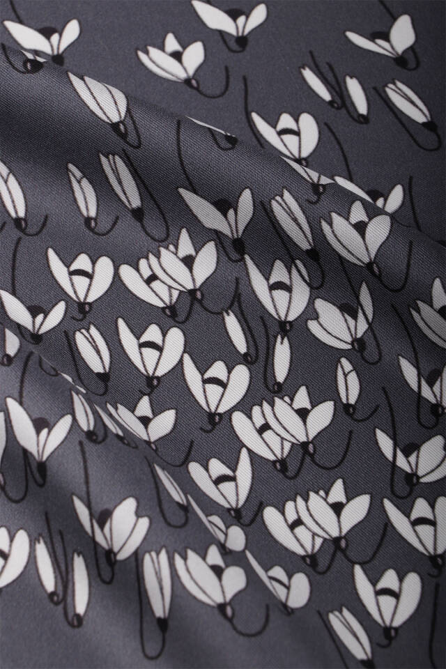 Anthracite Snowdrop Pattern Twill Silk Shawl - 5